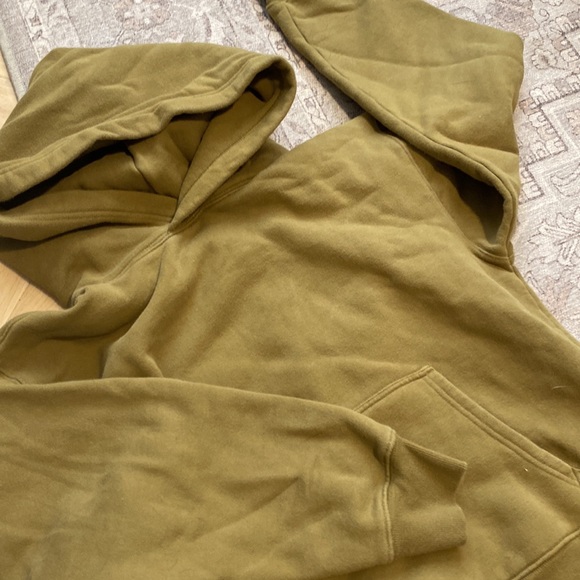 Green Aritzia hoodie - Picture 3 of 3